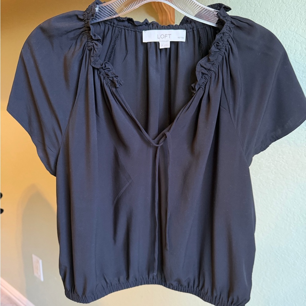 LOFT Petite Black Ruffle Neck Blouse | Tie Front Short Sleeve Top | Size SP